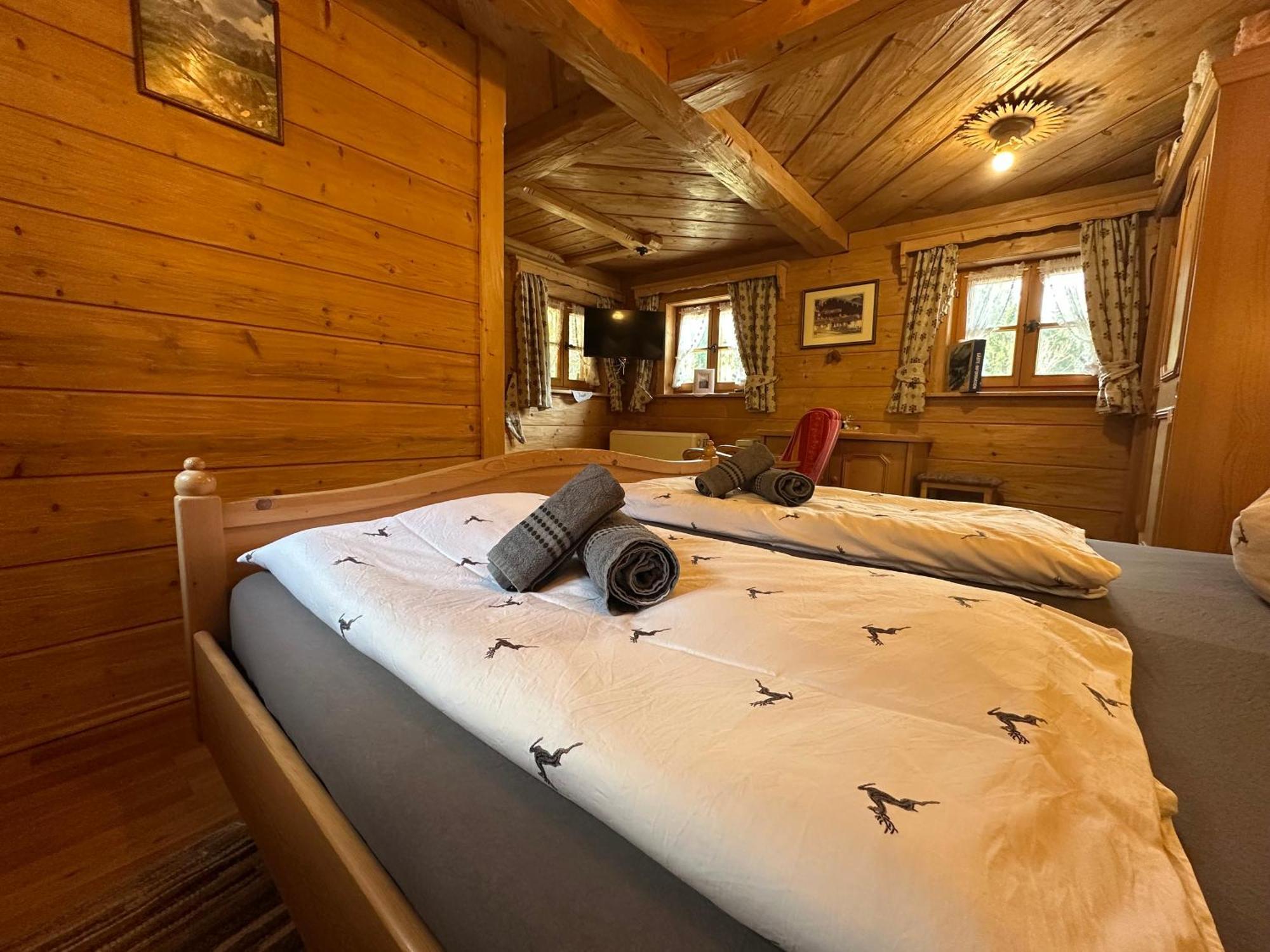 Almbruennerl Die Almhuette Auf Der Raffner Alm โรพอลดิง ภายนอก รูปภาพ